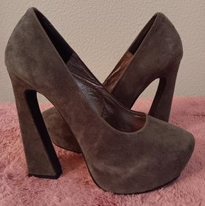 Like NEW Jeffrey Campbell Gray Suede Platform Heels, size 6.5